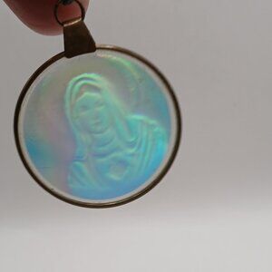 RARE   Vintage Hologram Virgin Mary pendant with Chain